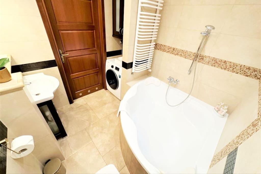 Exclusive Penthouse Near Citycenter 120M2 +Netflix Krakow Dış mekan fotoğraf
