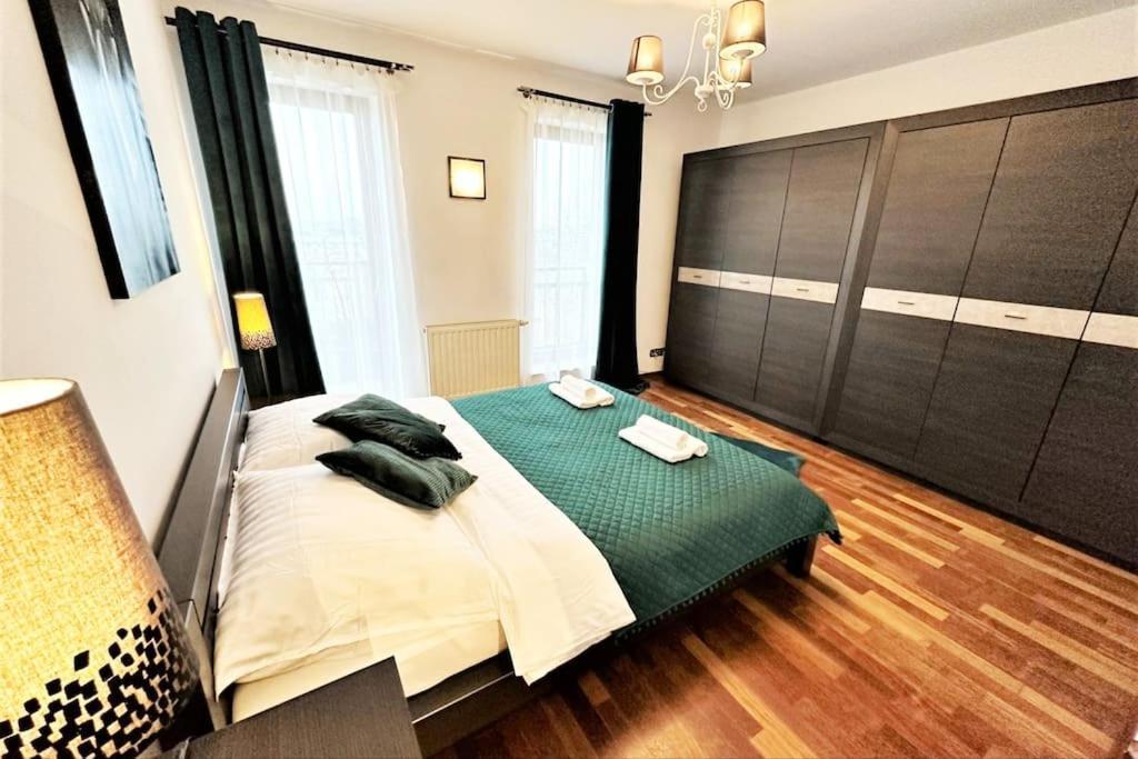 Exclusive Penthouse Near Citycenter 120M2 +Netflix Krakow Dış mekan fotoğraf