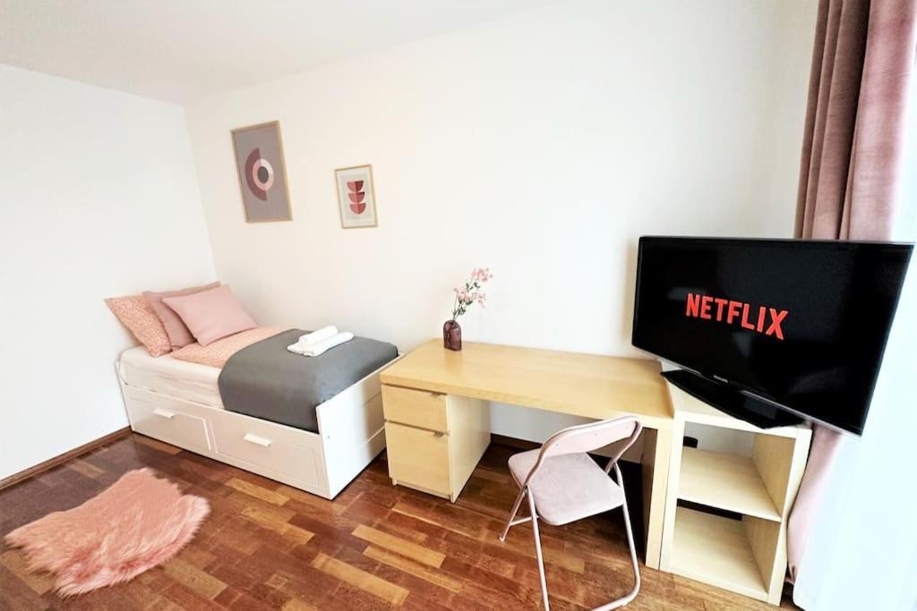 Exclusive Penthouse Near Citycenter 120M2 +Netflix Krakow Dış mekan fotoğraf