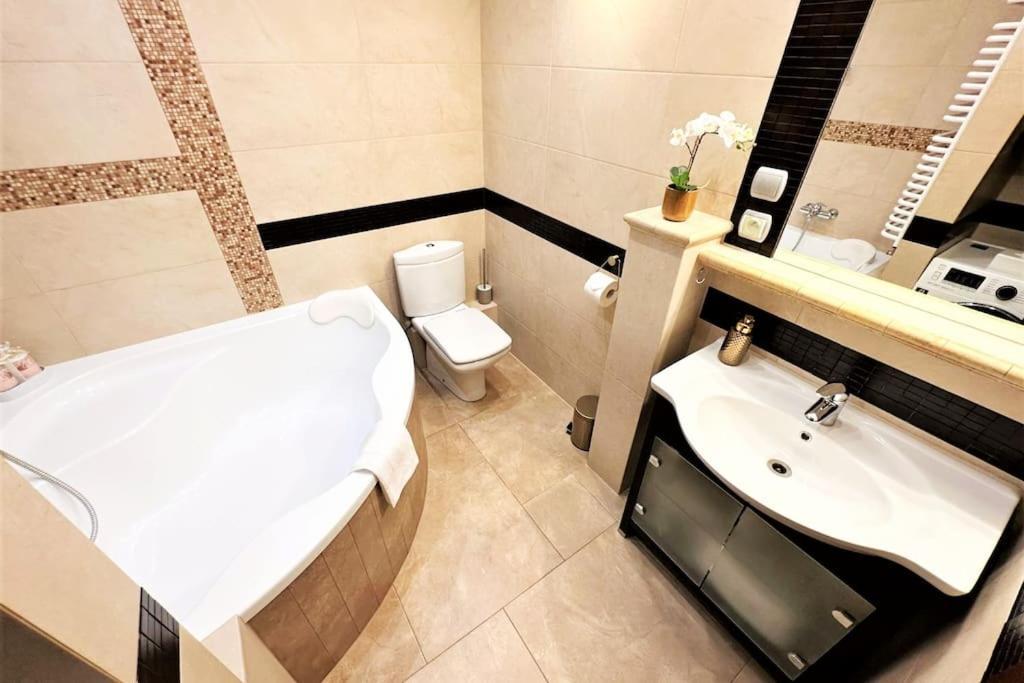 Exclusive Penthouse Near Citycenter 120M2 +Netflix Krakow Dış mekan fotoğraf
